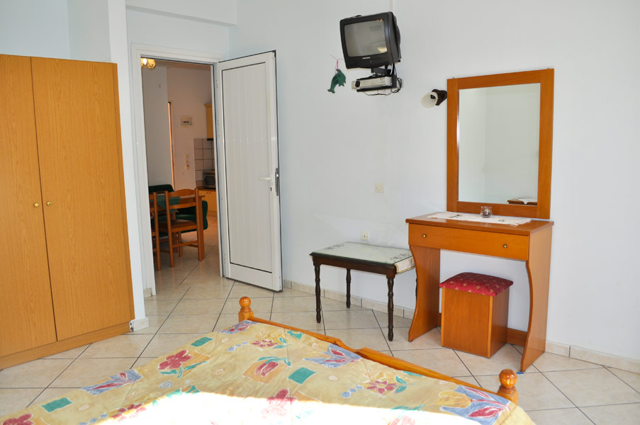 Ferienwohnungen-Korfu-Doppelbett-Essbereich